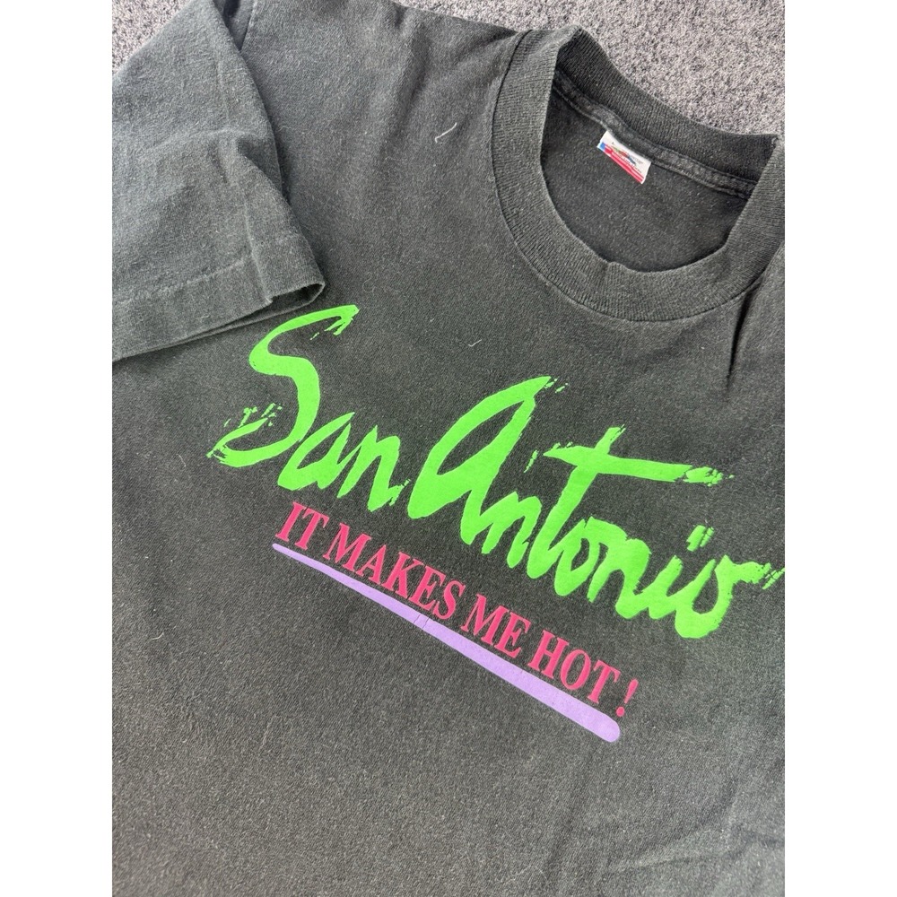 VTG San Antonio It Makes Me Hot T Shirt USA Fruit Loom Large 90s